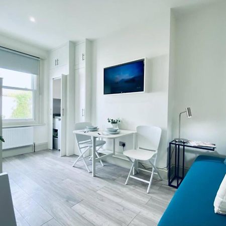 ברייטון Apt 08 Beachside Beauty Central Studio Steps From Cafes מראה חיצוני תמונה